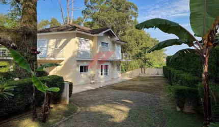 Imóvel de alto padrão: Casa em condomínio com 4 quartos e 2 suítes na Chácara Santa Lúcia, Carapicuíba-SP.