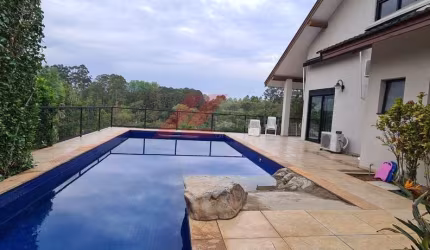 Imperdível casa em condomínio à venda em Cotia-SP, no Jardim Mediterrâneo - 3 quartos, 2 suítes, 4 salas, 3 banheiros, 6 vagas, 557,14 m².