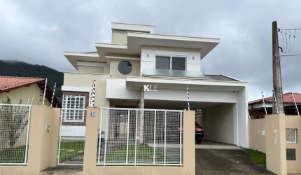 Casa com 3 quartos para alugar na Rua Itamirim, --, Itacorubi, Florianópolis por R$ 12.500