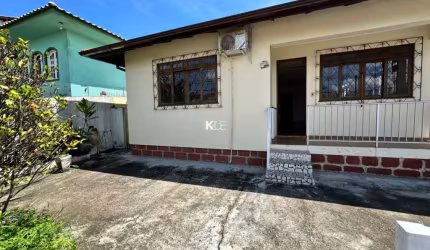 Casa com 3 quartos à venda na Rua Campolino Alves, --, Abraão, Florianópolis por R$ 870.000