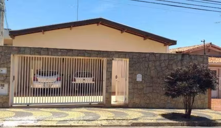CASA À VENDA COM 4 QUARTOS, 3 VAGAS NO TAQUARAL EM CAMPINAS/SP.