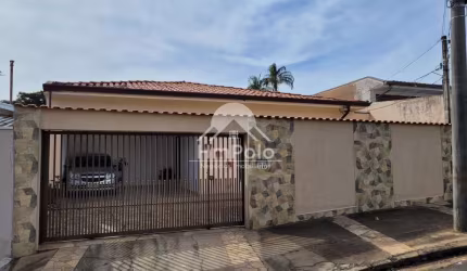CASA COM 3 QUARTOS, 1 SUÍTE E 4 VAGAS À VENDA NO JARDIM ALTO DA BARRA EM CAMPINAS/SP.