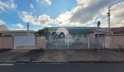 CASA À VENDA COM 6 QUARTOS, 1 SUÍTE E 6 VAGAS NO JARDIM NOSSA SENHORA AUXILIADORA EM CAMPINAS/SP.