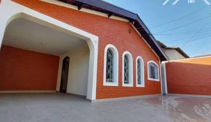 Casa térrea com 3 quartos 1 suíte edícula e 3 vagas a venda na Vila Perseu em Campinas-SP