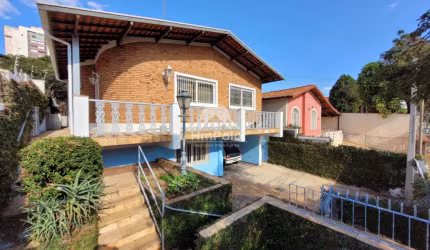 Casa sobrado com 3 quartos 1 suite 3 banheiros e 3 vagas para aluguel ou venda no Chapadão em Campinas-SP