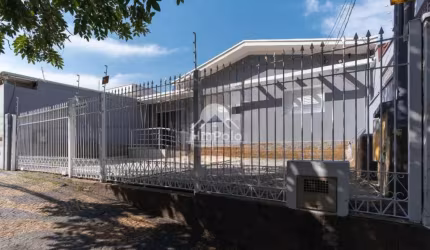 Casa comercial com 4 salas, 2 banheiros, 3 vagas para locação ou venda no Jardim dos Oliveiras em Campinas/SP