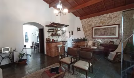 Casa à venda com suíte, área gourmet, quintal e edícula no Jardim Madalena - Campinas/SP