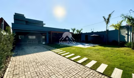 Casa mobiliada com 3 quartos, sendo 1 suíte, 4 banheiros e 10 vagas à venda em Hortolândia/SP