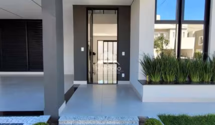 Casa no  condomínio Portal Jequitibás com 3 suítes em Valinhos /SP