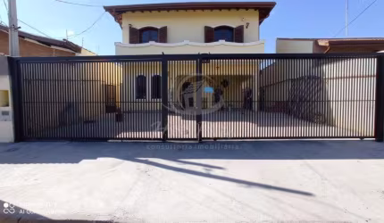 Casa sobrado com 5 quartos 1 suíte 3 banheiros a venda no Jardim Santa Genebra em Campinas/SP.