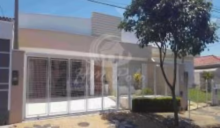 Casa térrea com 3 suítes 4 banheiros 4 vagas a venda na Vila Nogueira em Campinas-SP
