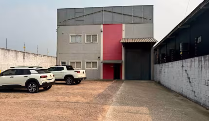 Barracão / Galpão / Depósito para alugar na Rua Laerte Fenelon, 2200, Ipê, São José dos Pinhais, 820 m2 por R$ 12.500