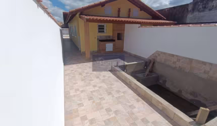 Confira esta oferta imperdível de casa à venda em Itanhaém-SP, no bairro Cibratel 2, com 2 quartos, 1 suíte, 1 sala, 2 banheiros, 2 vagas de garagem e 69,45m² de área.