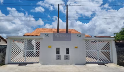 Imperdível: Casa à venda em Itanhaém-SP, Jardim Grandesp! 2 quartos, 1 suíte, 2 vagas, 62m². Venha conferir!