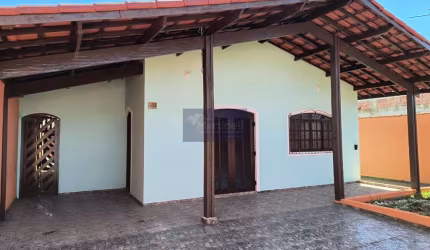 Imperdível oportunidade: Casa à venda em Itanhaém-SP, bairro Jamaica, com 3 quartos, 1 suíte, 2 salas, 3 banheiros, 4 vagas e 199m²!