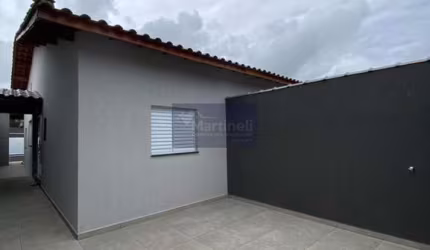 Casa à venda em Itanhaém-SP, bairro Tupy: 2 quartos, 1 suíte, 2 vagas de garagem, 650m² de área. Confira!