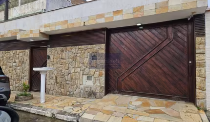 Imperdível casa à venda em Itanhaém-SP, Centro: 4 quartos, 2 suítes, sala, banheiro, garagem e 300m² de área!