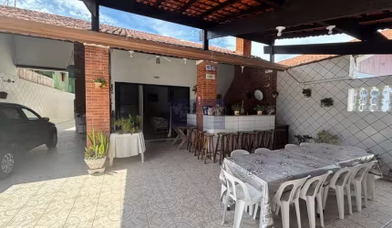 Imperdível! Casa à venda em Itanhaém-SP, Jardim Suarão: 3 quartos, 1 suíte, 1 sala, 1 banheiro, garagem e 270m².