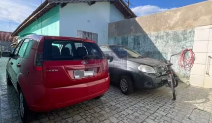 Casa para locação em Itanhaém-SP, no bairro Nova Itanhaém: 2 quartos, 1 banheiro, 5 vagas de garagem, 49,64 m²!