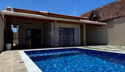 Oportunidade única: Casa à venda em Itanhaém-SP, Grandesp! 3 quartos, 3 suítes, 5 banheiros, 4 vagas de garagem, 128m².