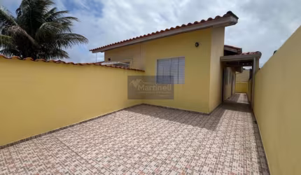 Imperdível oportunidade! Casa à venda em Itanhaém-SP, bairro Tupy, 2 quartos, 1 suíte, 1 sala, 2 banheiros, 2 vagas na garagem, 65m²