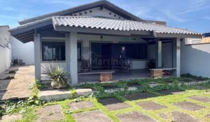 Casa comercial com 3 salas para alugar no Centro, Itanhaém  por R$ 8.000