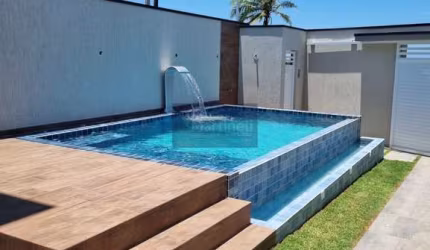 Casa à venda em Itanhaém-SP, bairro Regina: 3 quartos, 1 suíte, 2 salas, 115m², 4 vagas de garagem!