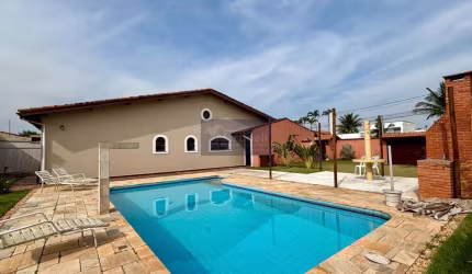 Imperdível oportunidade de adquirir casa de 4 quartos em Grandesp, Itanhaém-SP: 1 suíte, 1 sala, 2 banheiros, 219,42 m² de área.