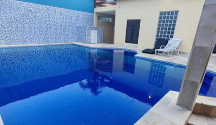 Casa à venda em Itanhaém-SP, Bopiranga: 3 quartos, 1 suíte, 2 salas, 3 banheiros, 5 vagas, 221 m². Imperdível!