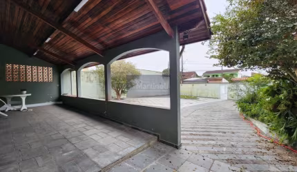 Imperdível oportunidade! Casa à venda em Itanhaém-SP, bairro Belas Artes: 3 quartos, 1 suíte, 1 sala, 6 vagas de garagem, 109,00m².