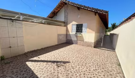Imperdível: Casa à venda em Mongaguá-SP, na Vila Seabra, com 3 quartos, 1 suíte, 1 sala, 2 banheiros, 2 vagas de garagem e 72m². Confira!