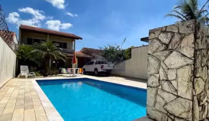 Imperdível! Casa à venda em Itanhaém-SP, bairro Grandesp: 2 quartos, 2 salas, 2 banheiros, 171m² de área.