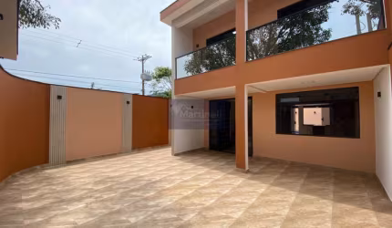 Imperdível oportunidade de adquirir casa em Suarão, Itanhaém-SP, com 3 quartos, 3 suítes, 2 salas, 4 banheiros, 3 vagas de garagem e 115,00 m² de área.