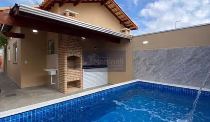 Oportunidade imperdível: Casa à venda em Itanhaém-SP, bairro Regina, com 2 quartos, 1 suíte, 1 sala, 1 banheiro, 2 vagas de garagem, 61,50m².