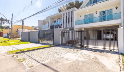 Sobrado Espaçoso e Bem Localizado com 4 Vagas de Garagem no Guabirotuba