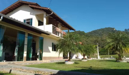 CHÁCARA COM 2 CASAS + 2 SALAS COMERCIAIS - NAVEGANTES