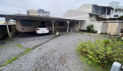 CASA / TERRENO DE ESQUINA - MEIA PRAIA - NAVEGANTES