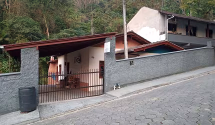 Casa 3 Dormitórios - Velha Central