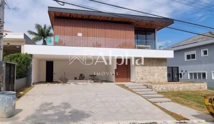 Casa de alto padrão à venda no Condomínio Morada dos Lagos em Barueri.