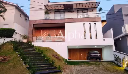 Casa a venda no Condomínio Tarumã em Santana de Parnaíba - SP