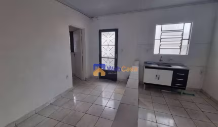 Casa com 1 dormitório para alugar por R$ 817,76 - Vila Verde - São Paulo/SP