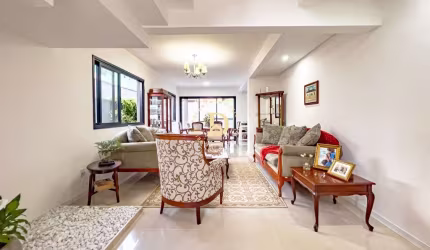 Casa - Cond. Golden Park - Jacareí - 3 Dormitórios (1 Suíte) - 200m²