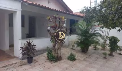 Casa - 3 dormitórios - 1 edícula nos fundos - 250m² - Jd. Satélite - SJCampos