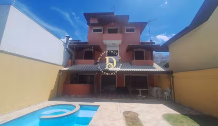 Sobrado - Villa Branca - Jacareí - 03 Dormitórios (01 Suíte) - 203m²