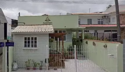 Casa comercial na Praia Comprida em São José, SC - CA1241