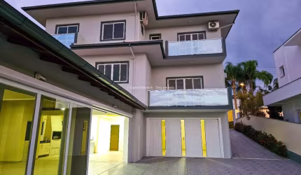 INCRIVEL CASA COM 4 QUARTOS NO BOSQUE DAS MANSÕES COM 400M² - CA1449