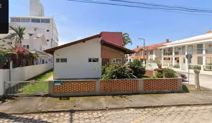 Ótima casa em excelente localização na praia de Palmas. - CA1496