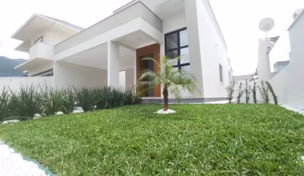 Casa em condomínio com 137m2 na Praia De Fora, Palhoca - CA1623