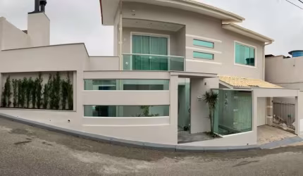 Casa com 4 quartos no bairro Estreito-  Florianópolis - CA941