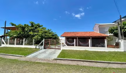 Casa para Venda - 146.85m², 4 dormitórios, 2 vagas - Areias Brancas